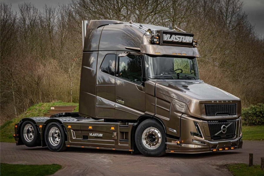 Empresa holandesa apresenta versão bicuda do Volvo FH Aero